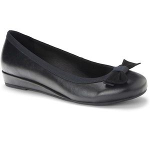 Vionic with Orthaheel Lydia Black 9 wide